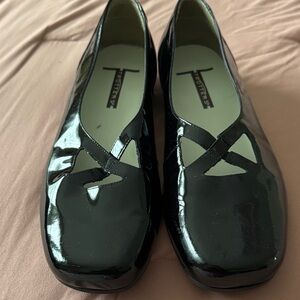 Trotters Women's Glossy Black Flats size 12